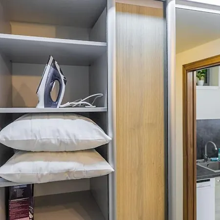 Flat With Bathtub & Balcony, Only 12min Centrum, 200mb Wifi アパート *