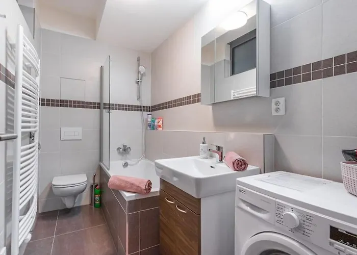 Appartement Flat With Bathtub & Balcony, Only 12min Centrum, 200mb Wifi *