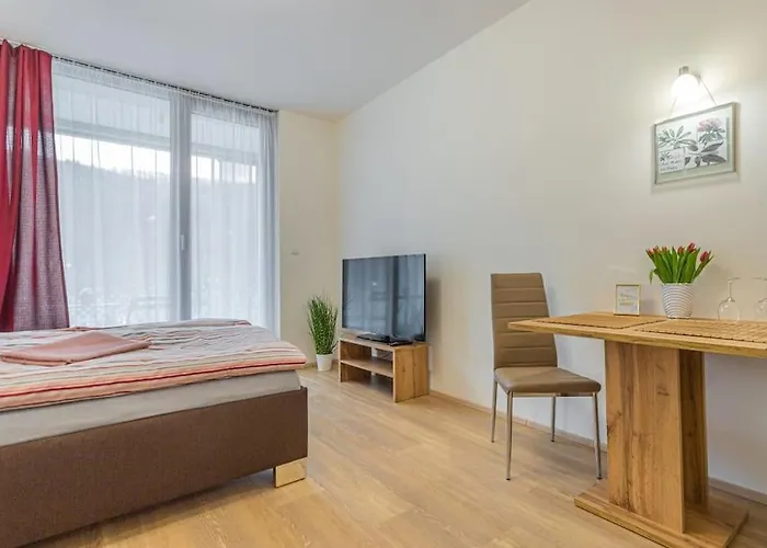 Flat With Bathtub & Balcony, Only 12min Centrum, 200mb Wifi * Prague
