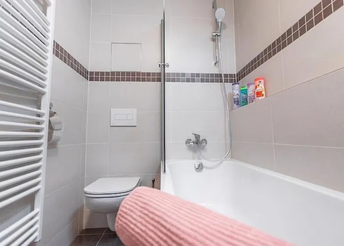 Flat With Bathtub & Balcony, Only 12min Centrum, 200mb Wifi Appartement *