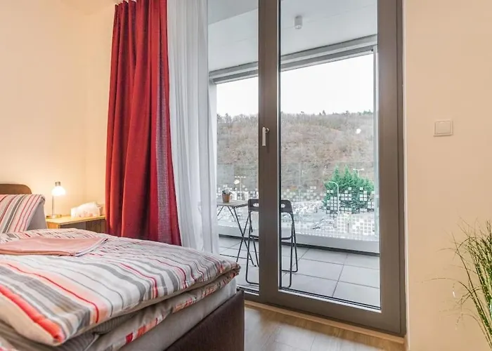 Flat With Bathtub & Balcony, Only 12min Centrum, 200mb Wifi Prague
