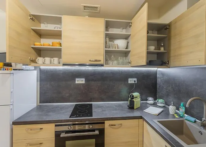 Flat With Bathtub & Balcony, Only 12min Centrum, 200mb Wifi * Prague