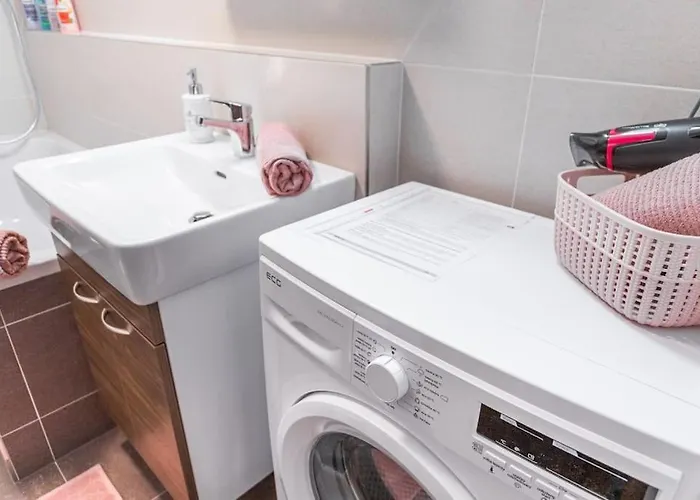 Flat With Bathtub & Balcony, Only 12min Centrum, 200mb Wifi Appartement *