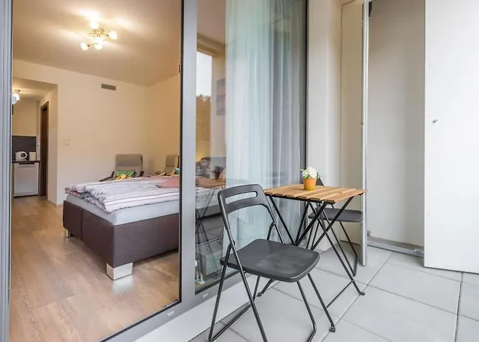 Flat With Bathtub & Balcony, Only 12min Centrum, 200mb Wifi Appartement Prague