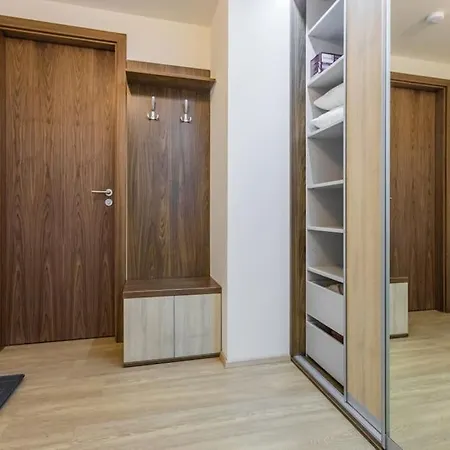 Flat With Bathtub & Balcony, Only 12min Centrum, 200mb Wifi Apartment