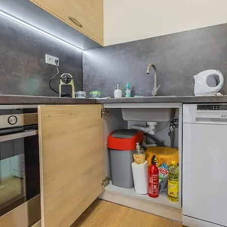 Apartment Flat With Bathtub & Balcony, Only 12min Centrum, 200mb Wifi