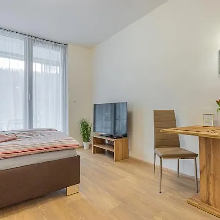 Flat With Bathtub & Balcony, Only 12min Centrum, 200mb Wifi * Prag