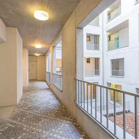 Apartment Flat With Bathtub & Balcony, Only 12min Centrum, 200mb Wifi *