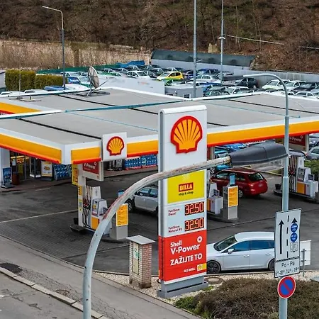 Flat With Bathtub & Balcony, Only 12min Centrum, 200mb Wifi Lägenhet Prag