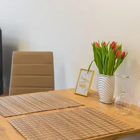 Apartment Flat With Bathtub & Balcony, Only 12min Centrum, 200mb Wifi Prague