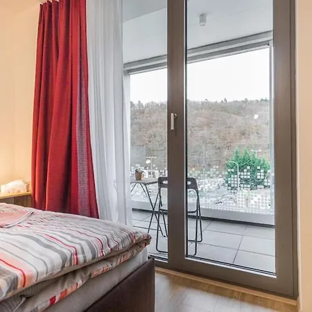 Flat With Bathtub & Balcony, Only 12min Centrum, 200mb Wifi Prag