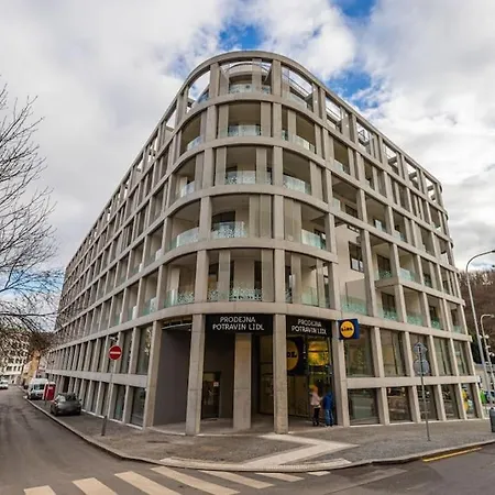 Apartment Flat With Bathtub & Balcony, Only 12min Centrum, 200mb Wifi
